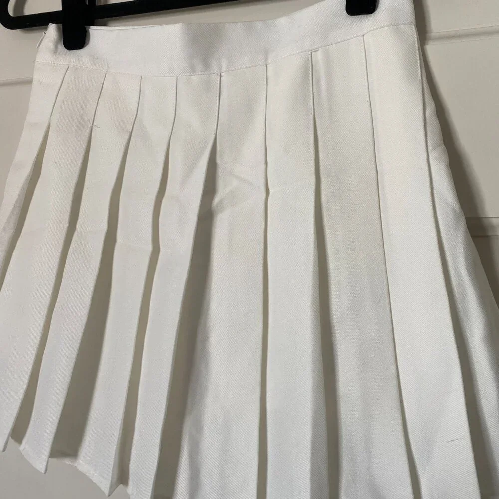 Classic White Pleated Mini Skirt - Picture 2 of 4